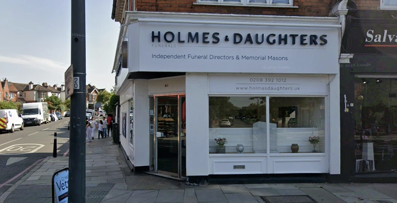 Holmes and Daughters Image