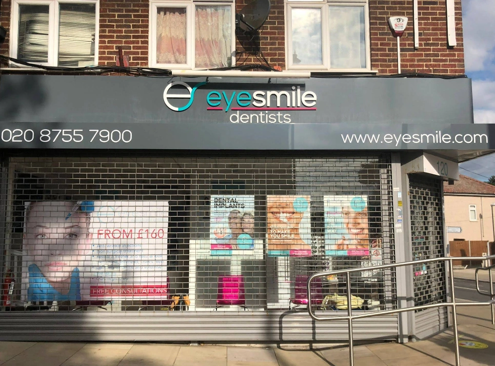 Eye & Smile Dentists Image
